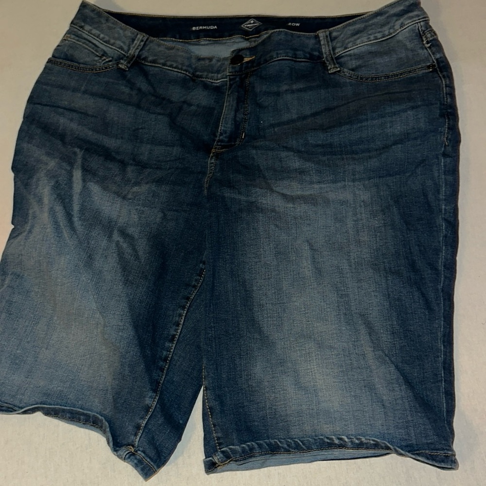 Womens Size 20 Bermuda Jean Shorts.